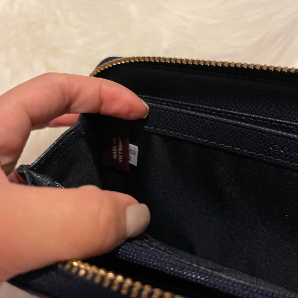 ✨Rare 💯% Authentic BOW long coach midnight blue wallet Gold-tone Hardware - Picture 7 of 9